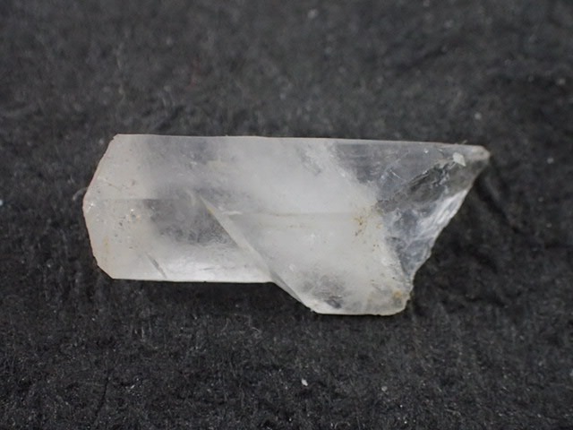 最高品質水晶　鹿児島県屋久島安房付近 産　寸法　：　20.1X6.2X5.9mm/1.2g