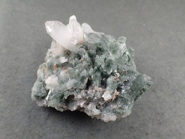 最高品質マニハール水晶クラスター（Quartz) インド・マニハール 産