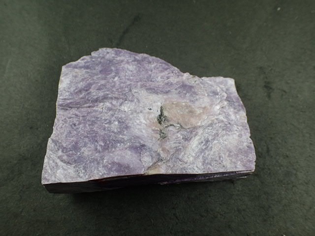 最高品質チャロ石(Charoite) Murun Mountain, Yukutia,Rossia 産