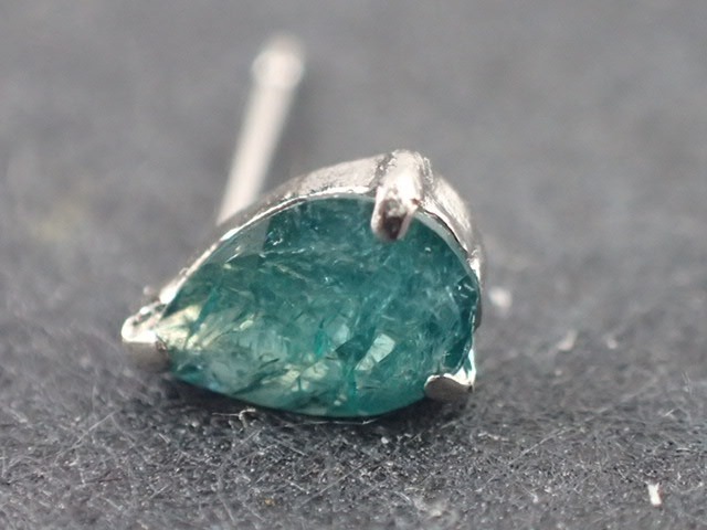 最高品質グランディディエライト(Grandidierite) ピアス PT900 0.70ct 寸法 ： 12.5X6.2X4.1mm/1.25ct  12.8X6.4X4.0mm/1.25ct マダガスカル産 : b000484 : VECSTONECLUB - 通販 - Yahoo!ショッピング