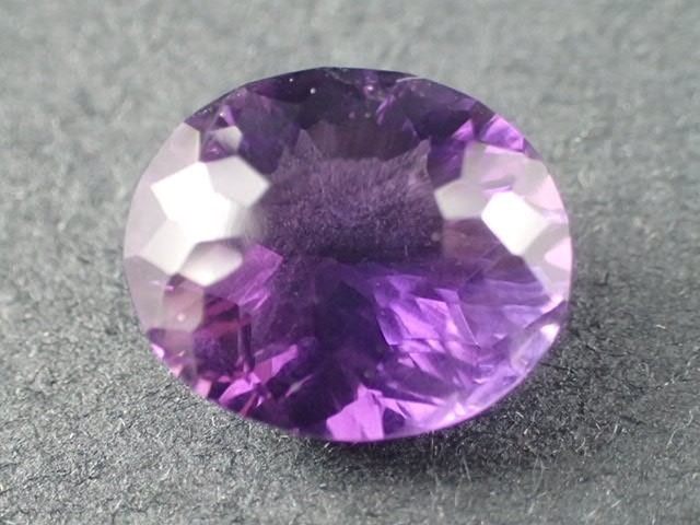 最高品質天然アメジスト（紫水晶）(Amethyst) オーバルカット