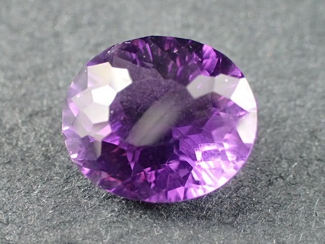 最高品質天然アメジスト（紫水晶）(Amethyst) オーバルカット