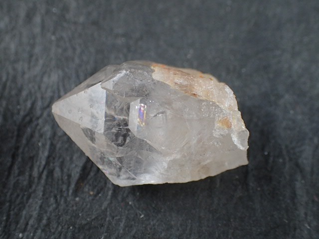 水晶　長野県佐久市川上村小川山 産　寸法　：　36.2X25.8X22.6mm/21g