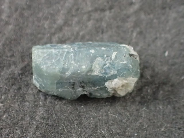 最高品質アレキサンドライト原石 Mangara, Manyara, Tanzania 産　寸法　： 10.2X5.3X4.7mm/2.65ct