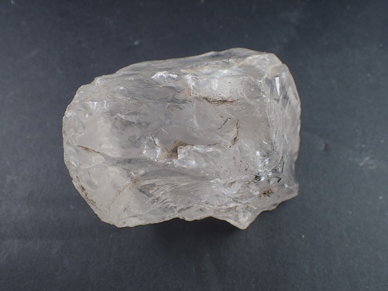 ヒマラヤ水晶（エレスチャル水晶）（土が水晶の中に入っている珍しい
