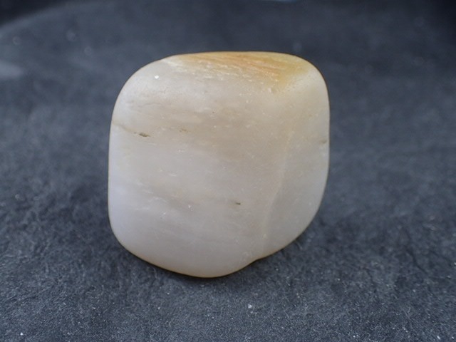 最高品質おのころ水晶(onokoro Quartz)　兵庫県淡路島 産　寸法　：　48.1X43.6X28.7mm/71.5g 桐箱付　 日本銘石協会証明書付