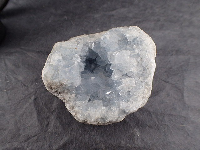 セレスタイト（Celestine)天青石 Mahajanga, Sakoany, Madagascar 産 寸法 ：  58.6X52.4X36.3mm/172.5g :5556096:VECSTONECLUB - 通販 - Yahoo!ショッピング