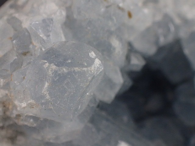 セレスタイト（Celestine)天青石 Mahajanga, Sakoany, Madagascar 産 寸法 ：  58.6X52.4X36.3mm/172.5g :5556096:VECSTONECLUB - 通販 - Yahoo!ショッピング