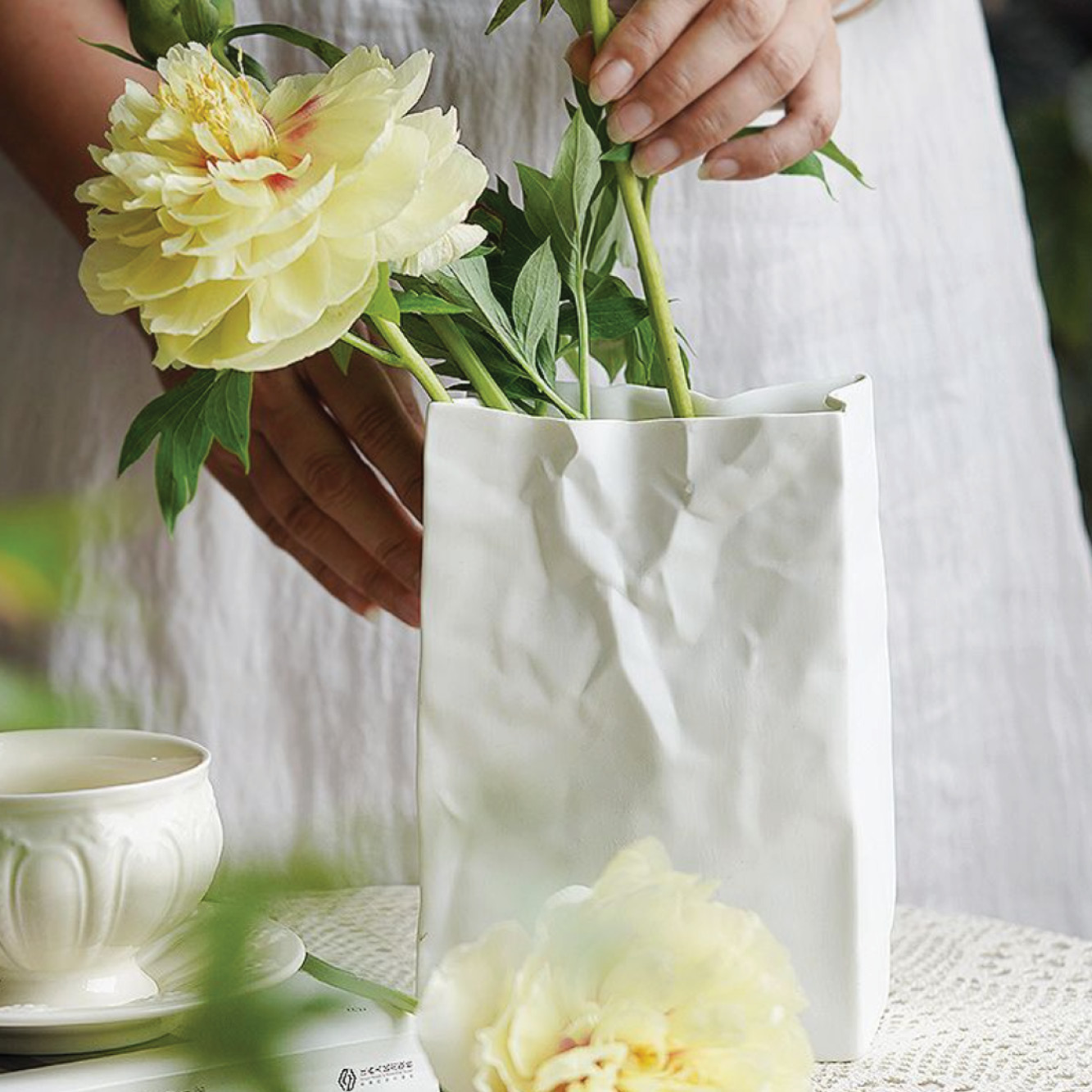 VeroMan 花瓶 一輪挿し 紙袋風 くしゃくしゃ 花 フラワーベース 陶器
