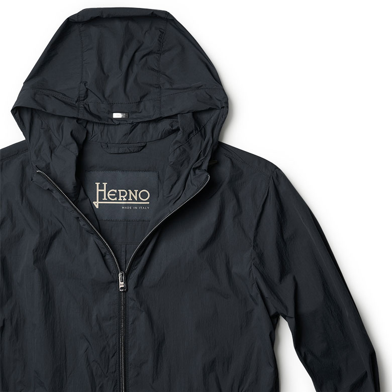 低価特価ヘルノ　HERNO サイズ46 パーカー　シェルジャケット　定価6万越え ジャケット・アウター