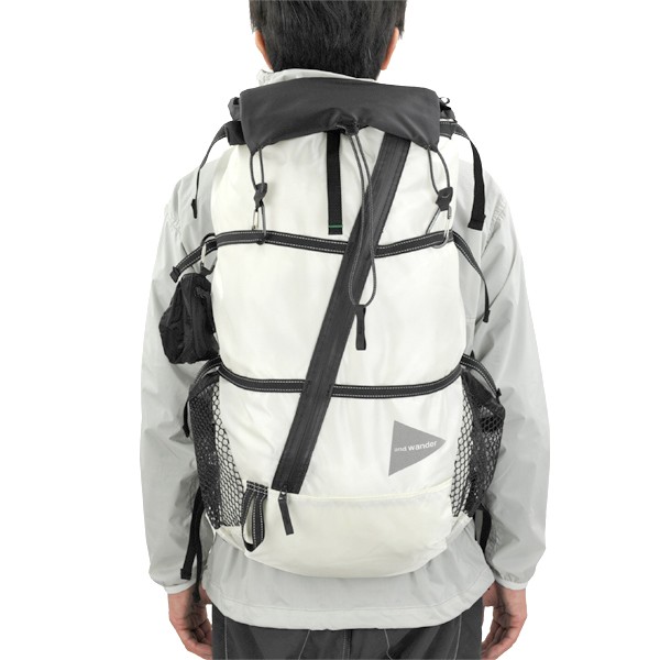 アンドワンダー and wander バックパック 40L backpack white