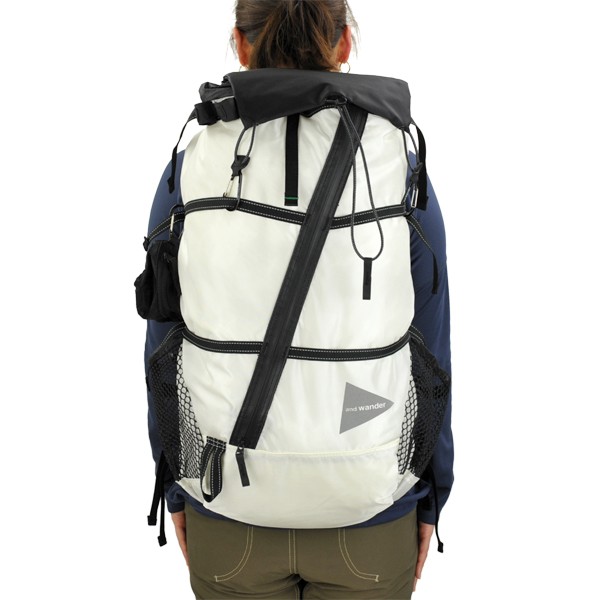 アンドワンダー and wander バックパック 40L backpack white