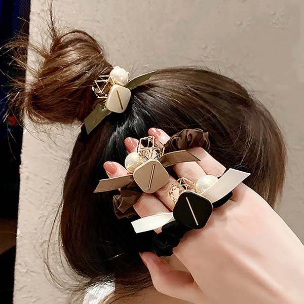 入手困難_パール_フラワー_CHANEL_ツイリー_ヘアアクセ_リボン パール付きリボンとホワイトリボン