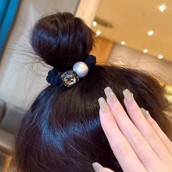 50円offクーポン］シュシュ 大粒ビジュー まとめ髪 ヘアアクセサリー