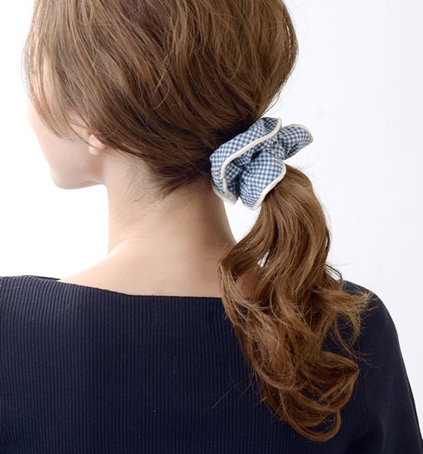 専用❤︎ベーシックチェック×ネイビーグリーン❤︎チャーム付きシュシュ ヴァンテーヌ ギンガムチェック柄シュシュ チェック ポニー 上品 大人