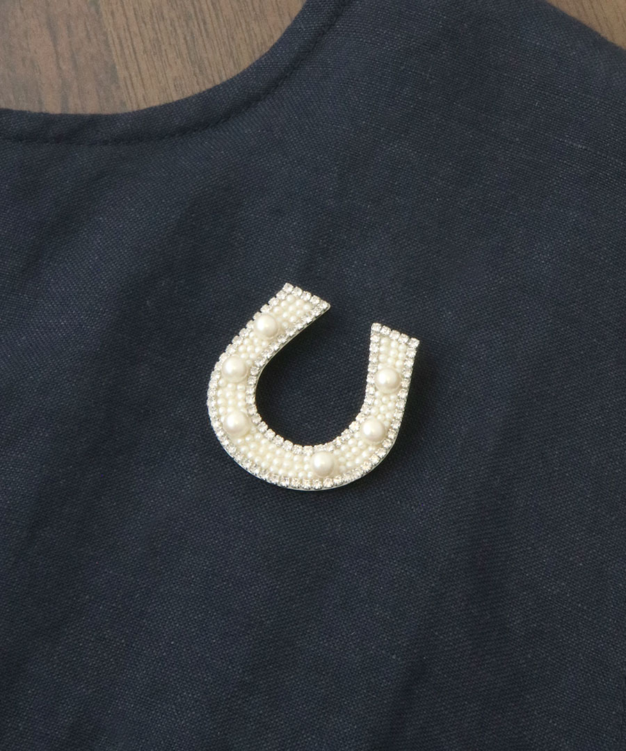 ヴァンテーヌ マグネット式ブローチ 馬蹄モチーフ ホースシュー パール