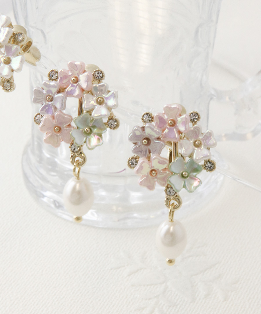 ヴァンテーヌ シェル調小花リース×パールピアス・イヤリング 花