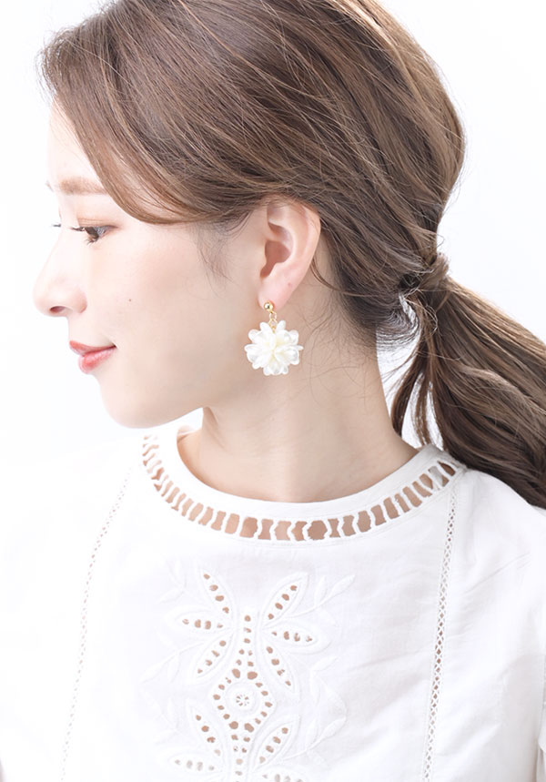 ヴァンテーヌ ピアス イヤリング フラワー 大ぶり パール調