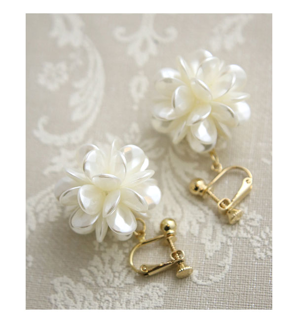 ヴァンテーヌ ピアス イヤリング フラワー 大ぶり パール調