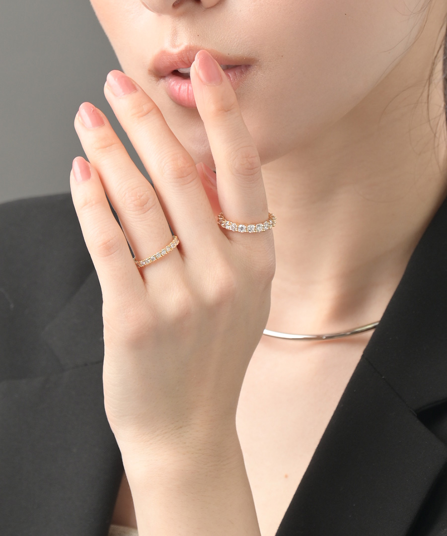 大人の手元に上品な輝きを添える キュービックジルコニア エタニティリング