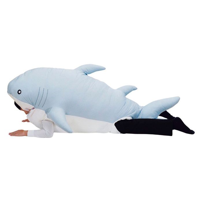 WIZ'A ウィザ ひんやり冷感サメクッション 約100×180cm ブルー