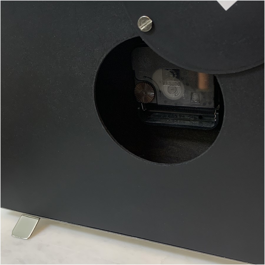 モダン 置時計 シルバー アルミ製 銀色 アンティーク アナログ