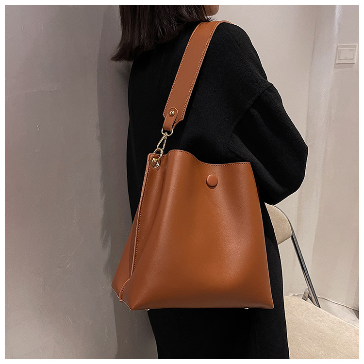 ☆ vivienne westwood Agnes レザー ショルダーバッグ (S
