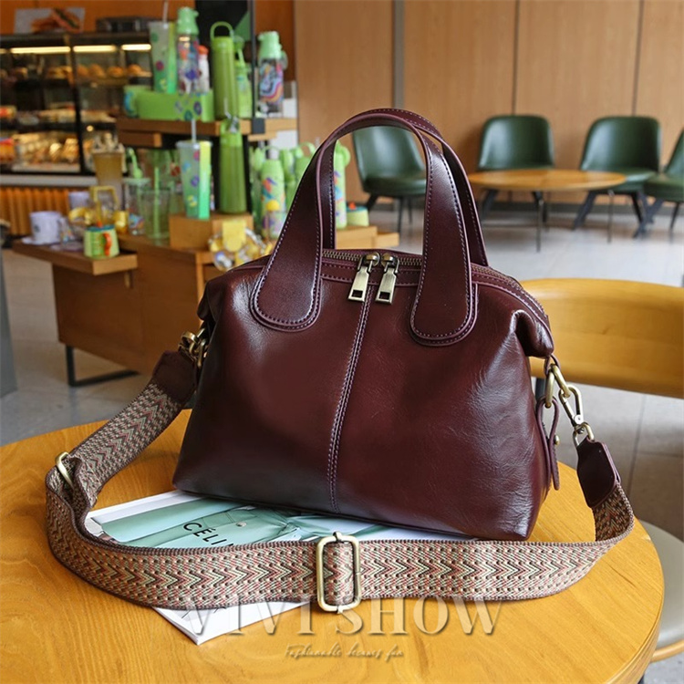 本革 ショルダーバッグ バッグ カバン 牛革 革 レディース レザー 女性 皮 財布 大きめ A4 バッグ 軽い 肩掛け 旅行バッグ ハンドバッグの画像