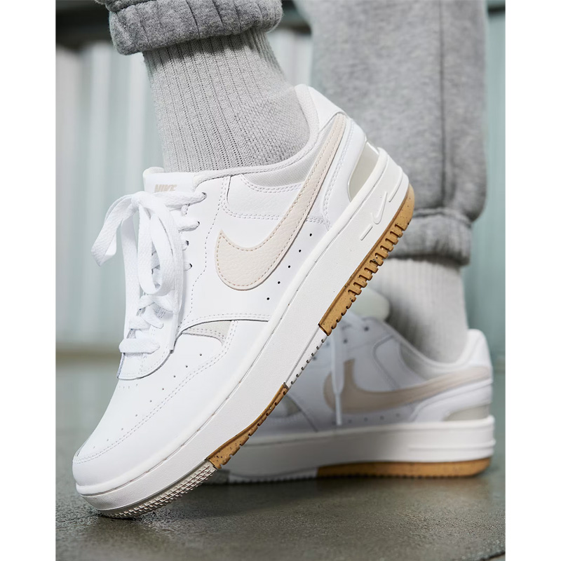 Nike Air 厚底 プラットフォーム スニーカー dx9176-103_01.jpg
