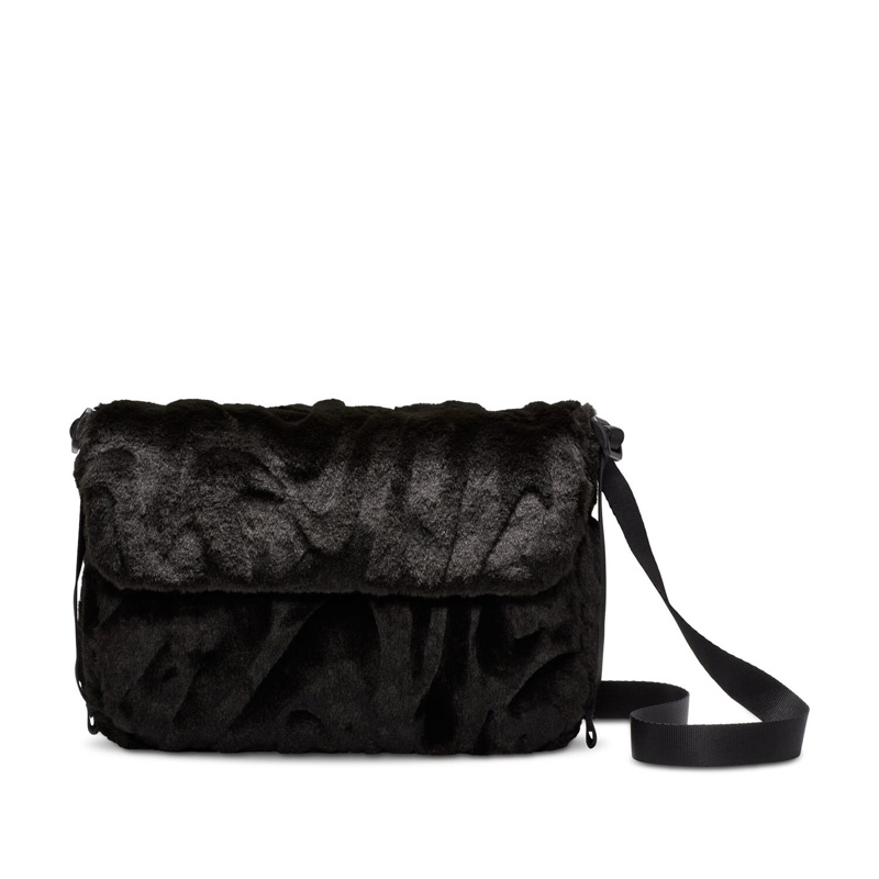 NIKE ナイキ ショルダーバッグ 1L フェイクファー レディース かばん NSW FTRA 365 FUR クロスボディ カジュアルバッグ 肩掛け  斜めがけ 女性用 鞄 /FZ1326-010 : WORLD WIDE MARKET - 通販 - Yahoo!ショッピング