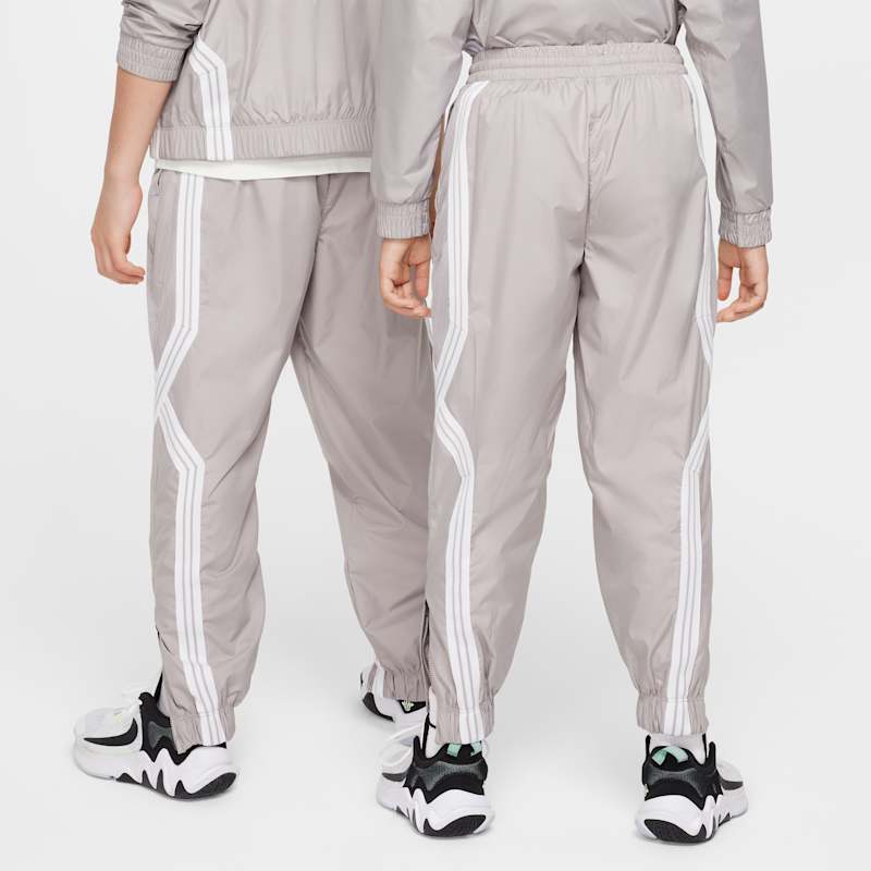 NIKE ナイキ キッズ ウィンドブレーカーパンツ 140-160cm 子供服