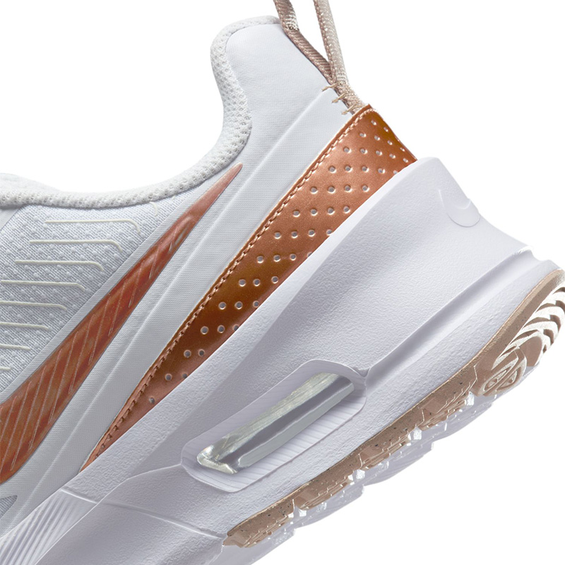 NIKE（ナイキ） スニーカー レディースシューズ エア マックス ニュ
