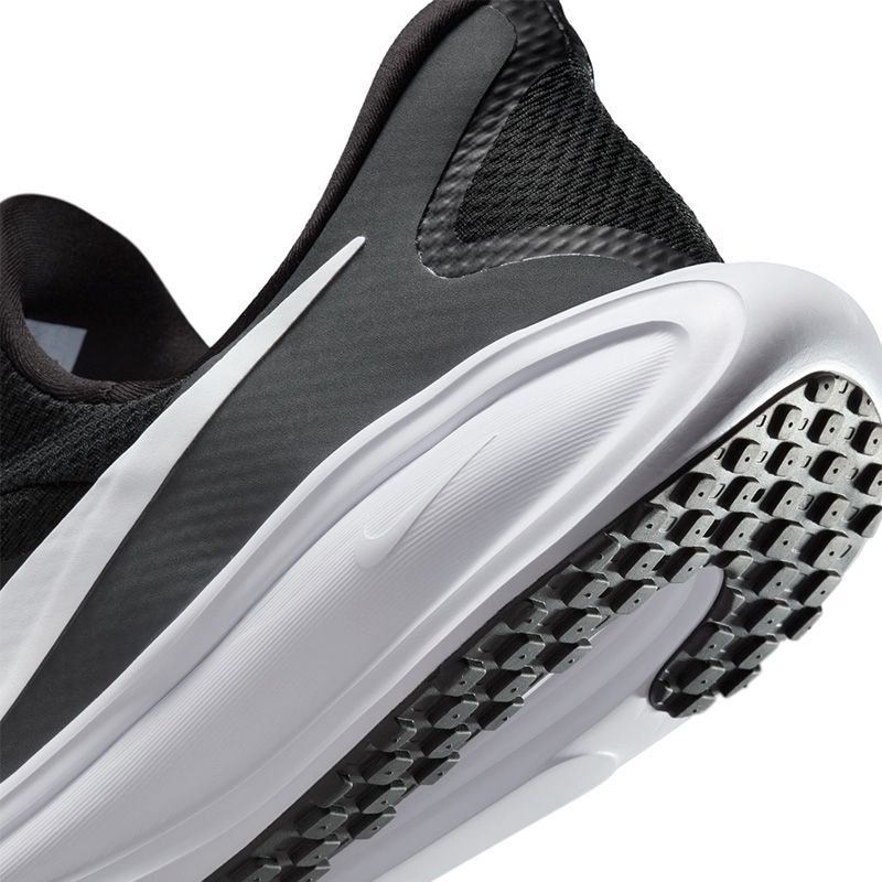 NIKE（ナイキ） 手を使わずにサッと履ける ランニングシューズ メンズ