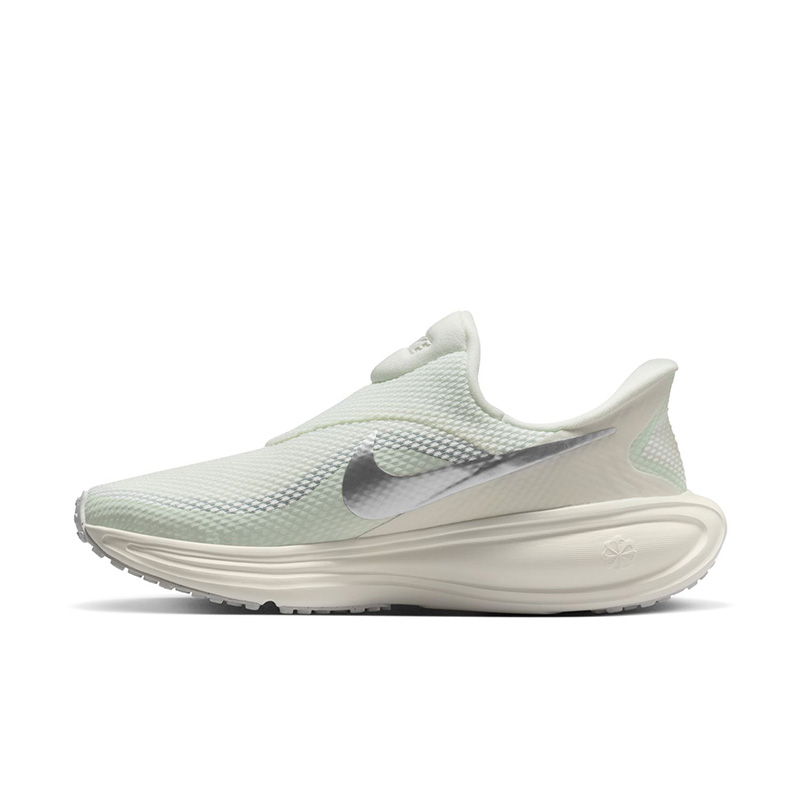 NIKE（ナイキ） 手を使わずにサッと履ける ランニングシューズ