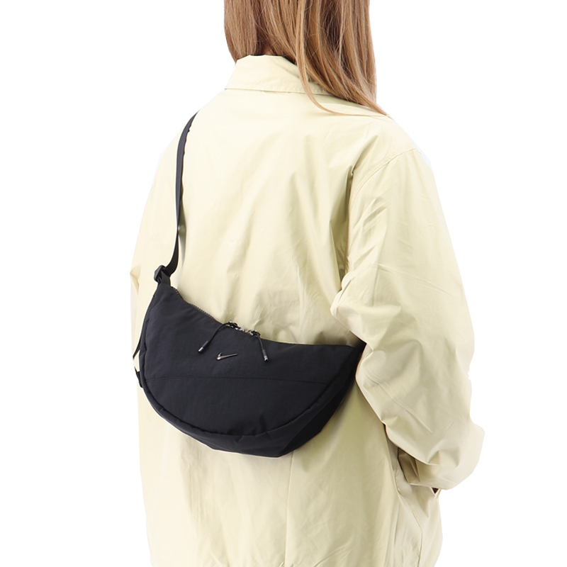 NIKE（ナイキ） ショルダーバッグ 半月型 4L NIKE オーラ クレセント