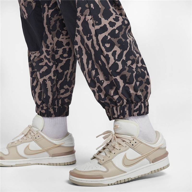 NIKE（ナイキ） ウィンドブレーカー ロングパンツ レディース ウーブン