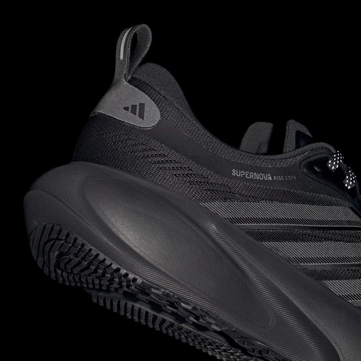 adidas（アディダス） ランニングシューズ 防水 メンズ スーパーノヴァ