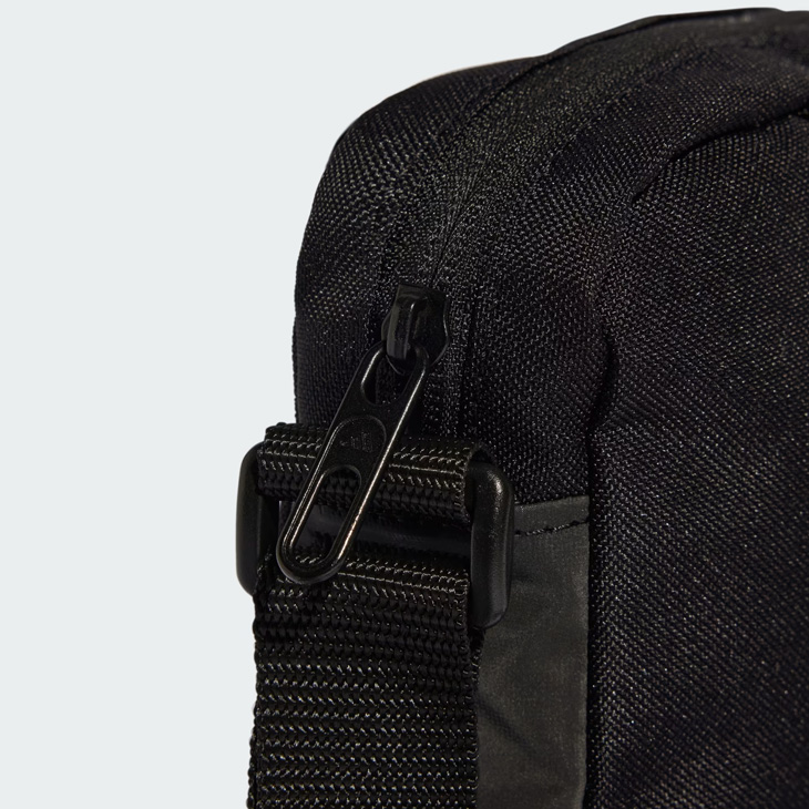 adidas（アディダス） ショルダーバッグ 2.4L adidas パワー
