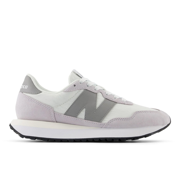 【New Balance】シンプル！スタイリッシュ！厚底スニーカー 水色 New Balance】シンプル！スタイリッシュ！厚底スニーカー 水色