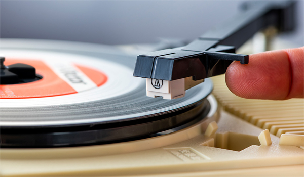 レコードプレーヤー レトロ アンティーク ポータブル 送料無料 : Web