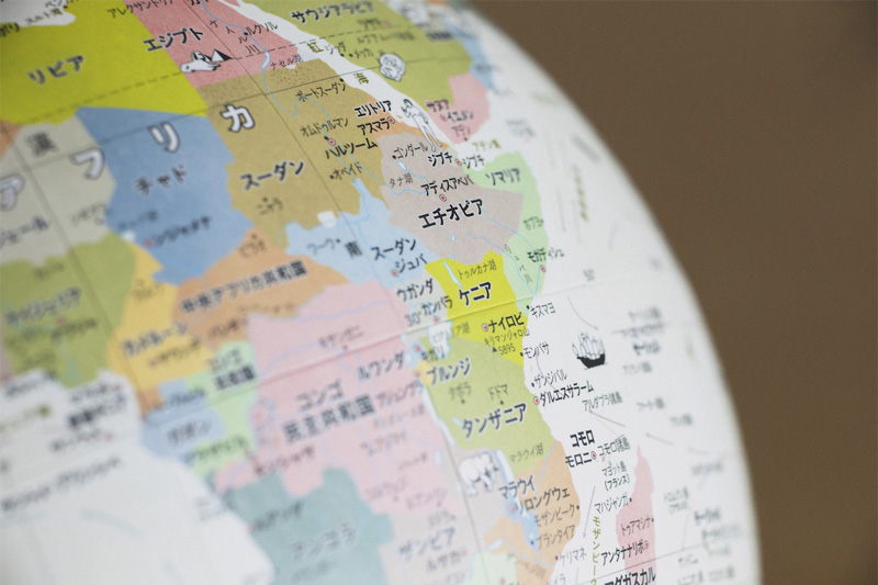 地球儀 ほぼ日のアースボールジャーニー AR地球儀 46804 アプリ対応 知育玩具 世界地図 直径20cm タブレット スマホ 学習 玩具 子供 遊び ギフト プレゼント 関連画像5