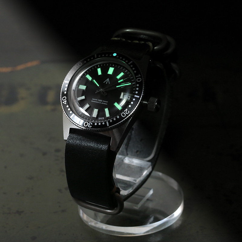 NAVAL WATCH 【3月中旬頃入荷予定】BARK OUTSIDERS HOWL001