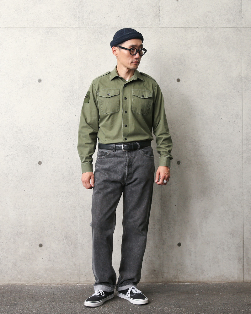 ririri実物　USED イギリス軍　オリーブ色 ハーフジップ MILITARY 実物 USED イギリス軍 GENERAL SERVICE シャツ