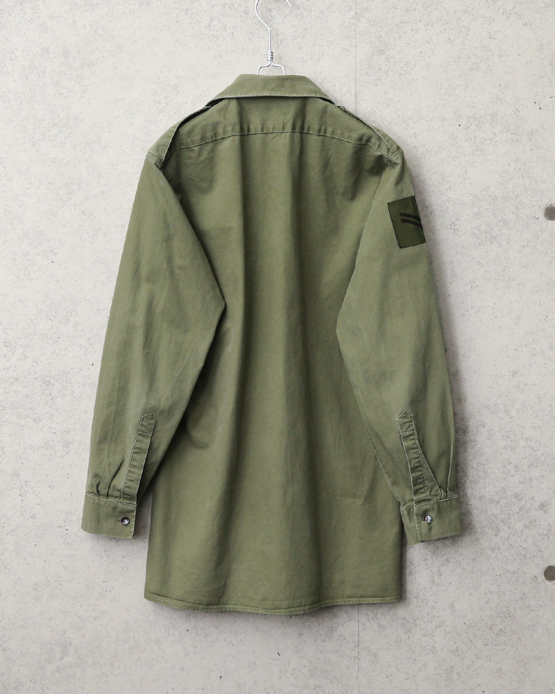 ririri実物　USED イギリス軍　オリーブ色 ハーフジップ MILITARY 実物 USED イギリス軍 GENERAL SERVICE シャツ
