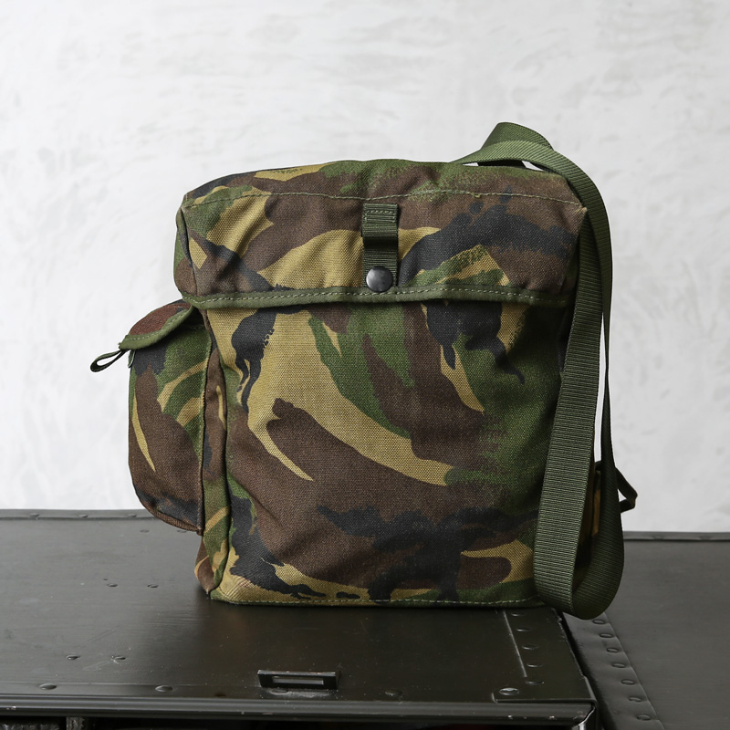 MILITARY（ミリタリー） 実物 USED イギリス軍 ガスマスク ショルダー