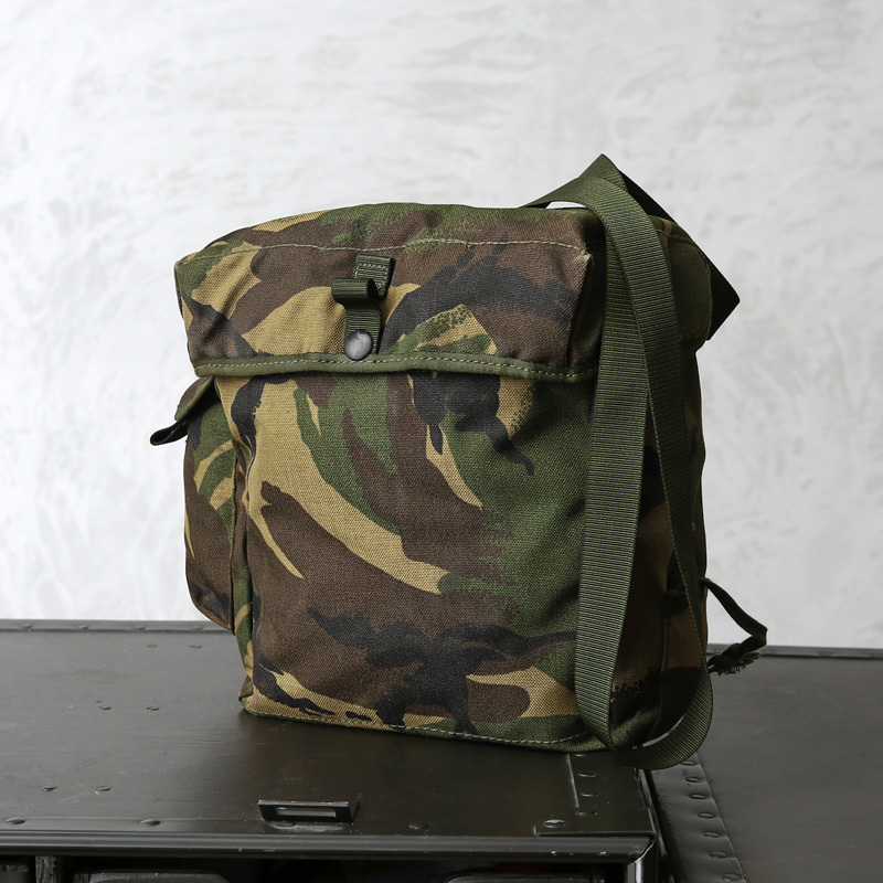 MILITARY（ミリタリー） 実物 USED イギリス軍 ガスマスク ショルダー