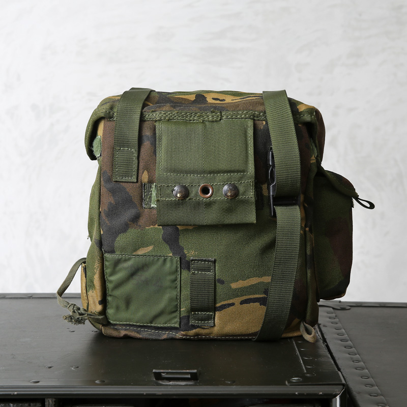 MILITARY（ミリタリー） 実物 USED イギリス軍 ガスマスク ショルダー