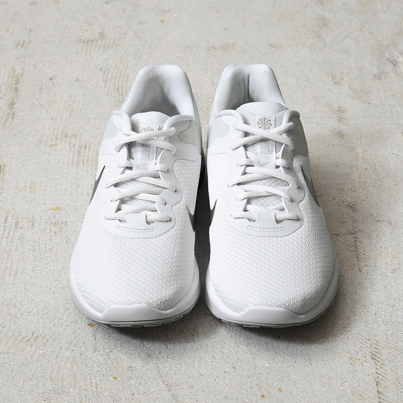 NIKE 新品 ナイキ社製 スポーツシューズ レボリューション6