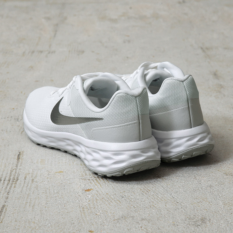 NIKE 新品 ナイキ社製 スポーツシューズ レボリューション6