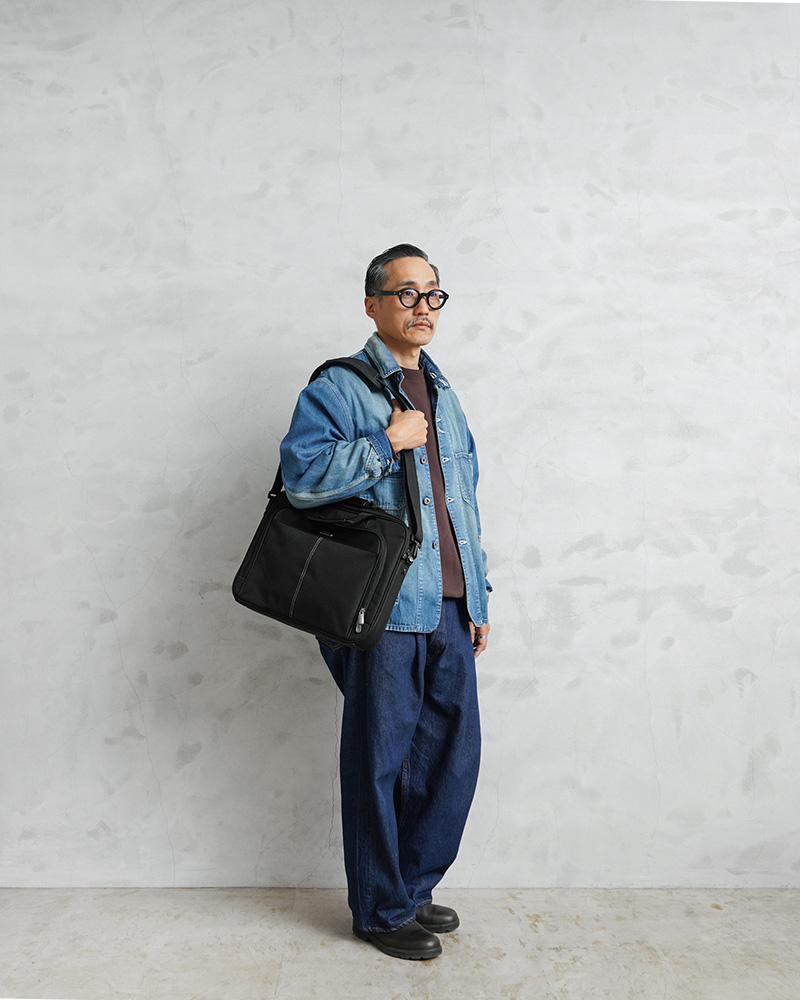 Targus（ターガス） 新品 米軍放出 Targus社製 16インチ PC用 ラップ